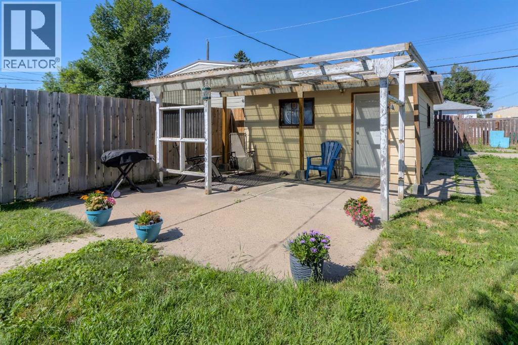 630 10 Street N - 35