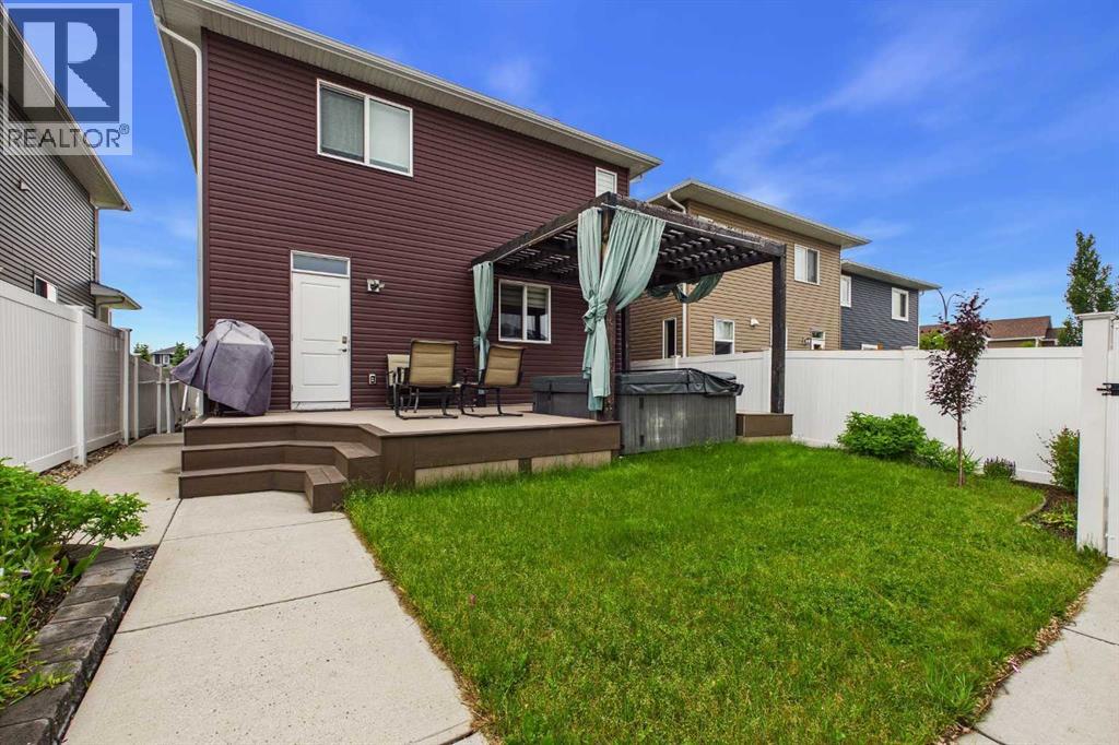 83 Redstone Gardens NE - 44