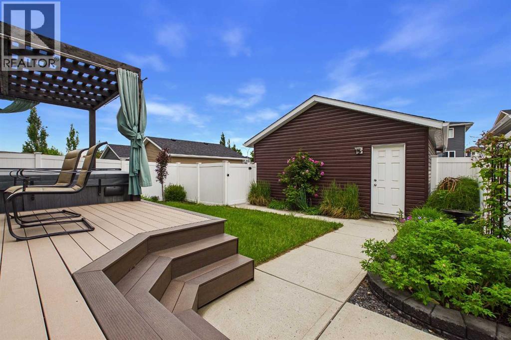 83 Redstone Gardens NE - 43