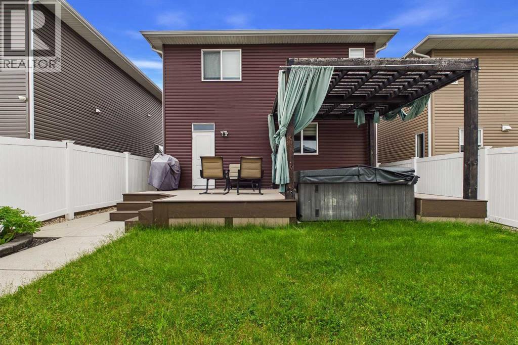 83 Redstone Gardens NE - 45
