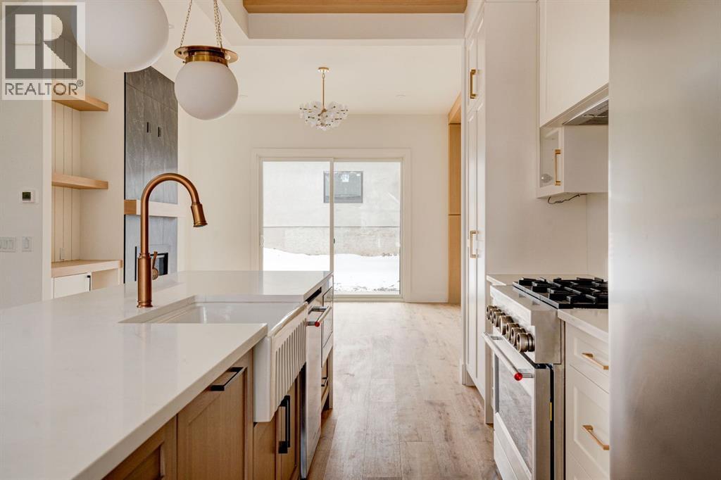 2447 29 Avenue SW - 8