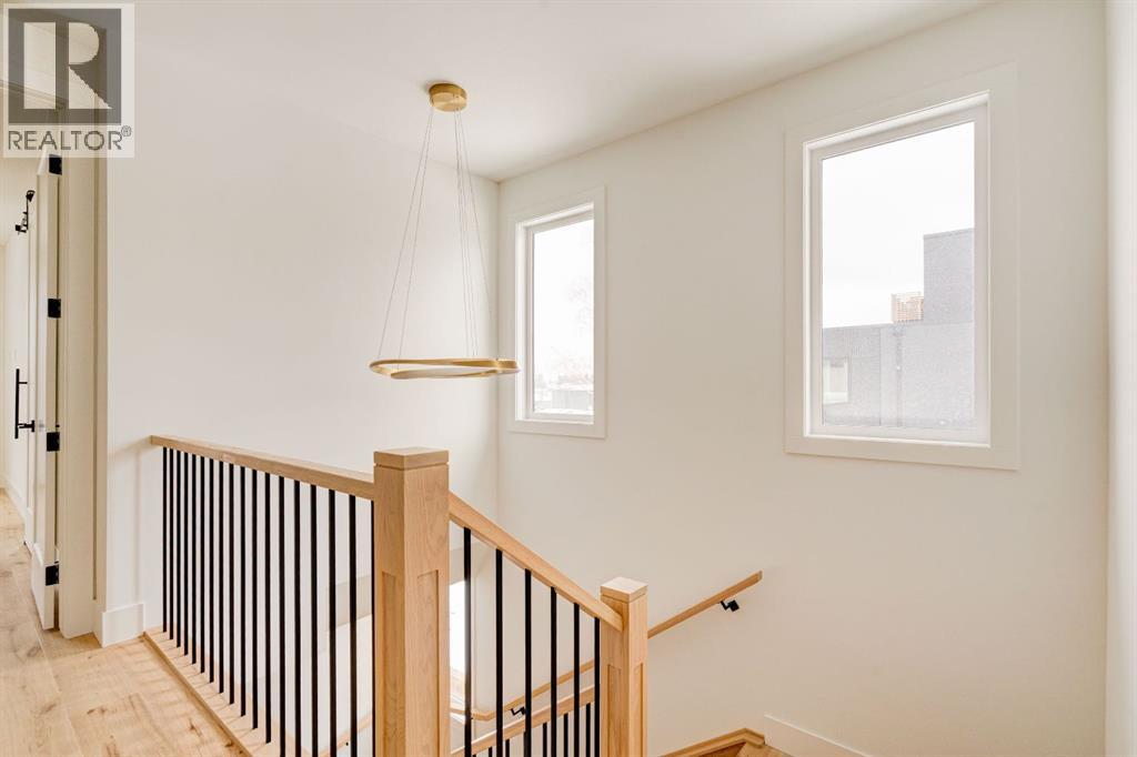2447 29 Avenue SW - 32