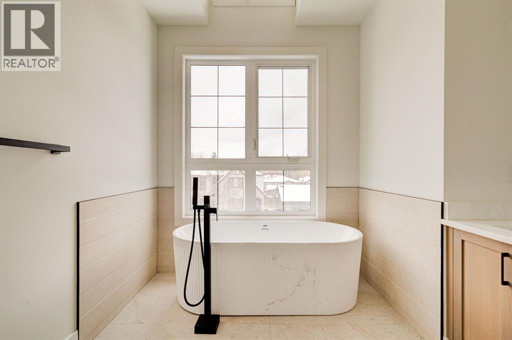 2447 29 Avenue SW - 23