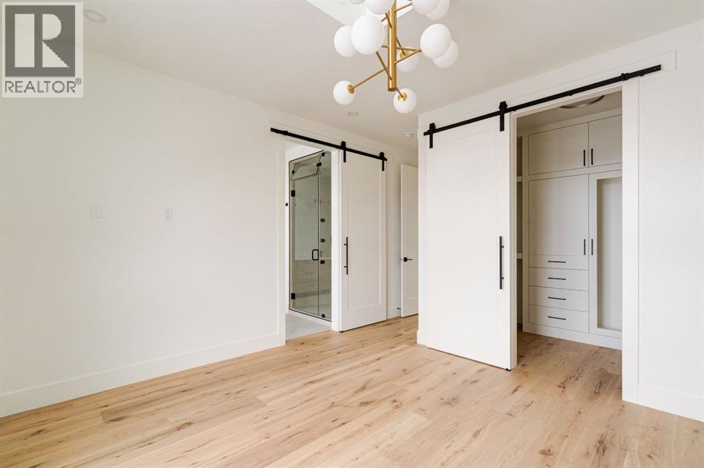 2447 29 Avenue SW - 24