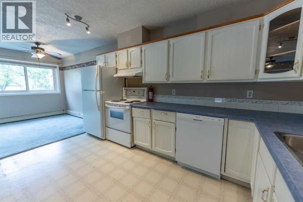 4904 51 Avenue - 9