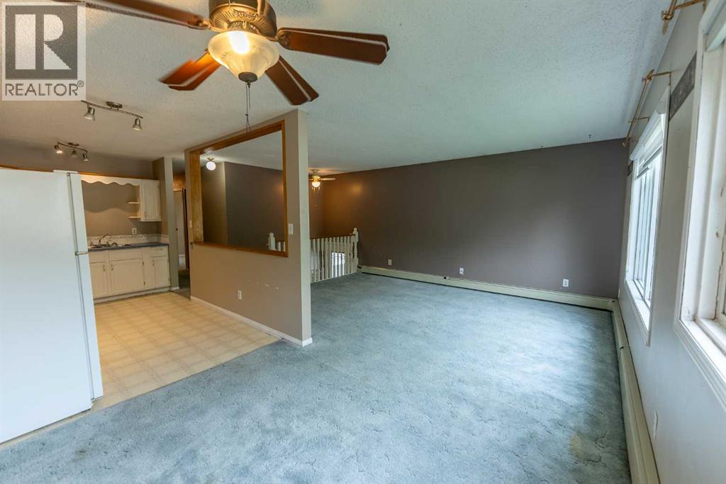 4904 51 Avenue - 8