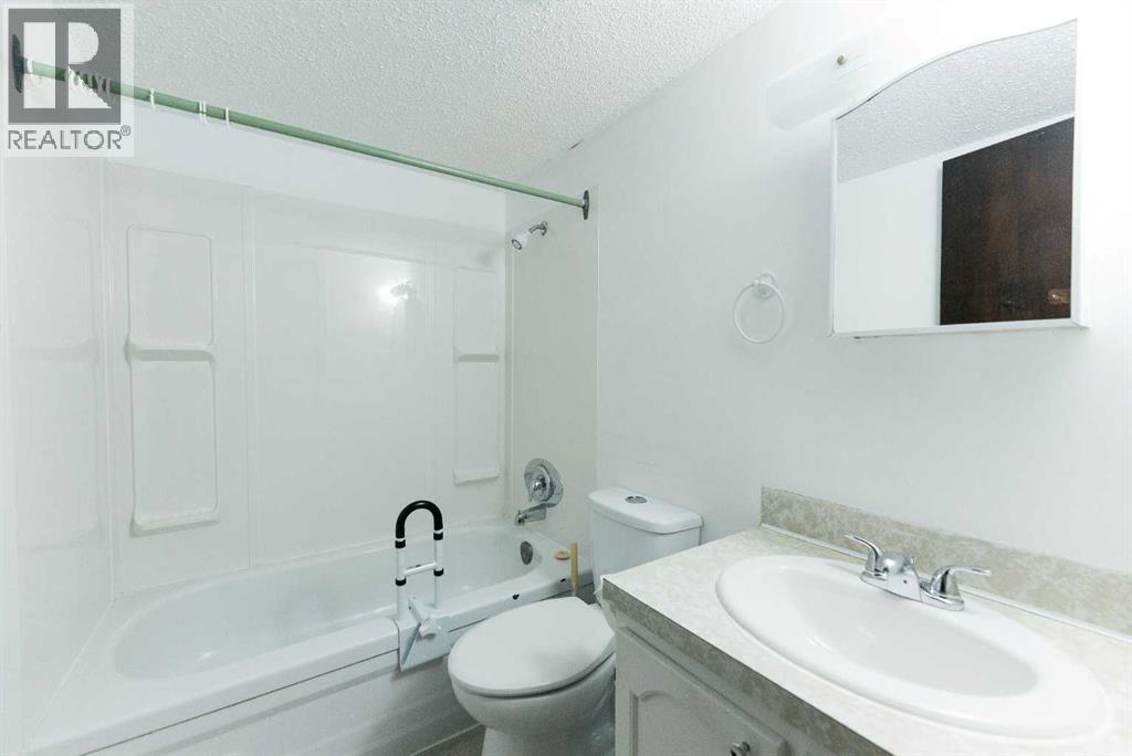 4904 51 Avenue - 17
