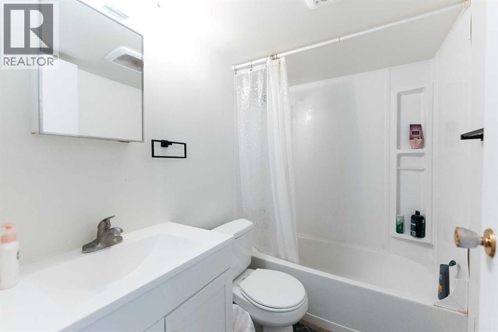 4904 51 Avenue - 42