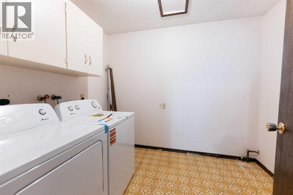 4904 51 Avenue - 35
