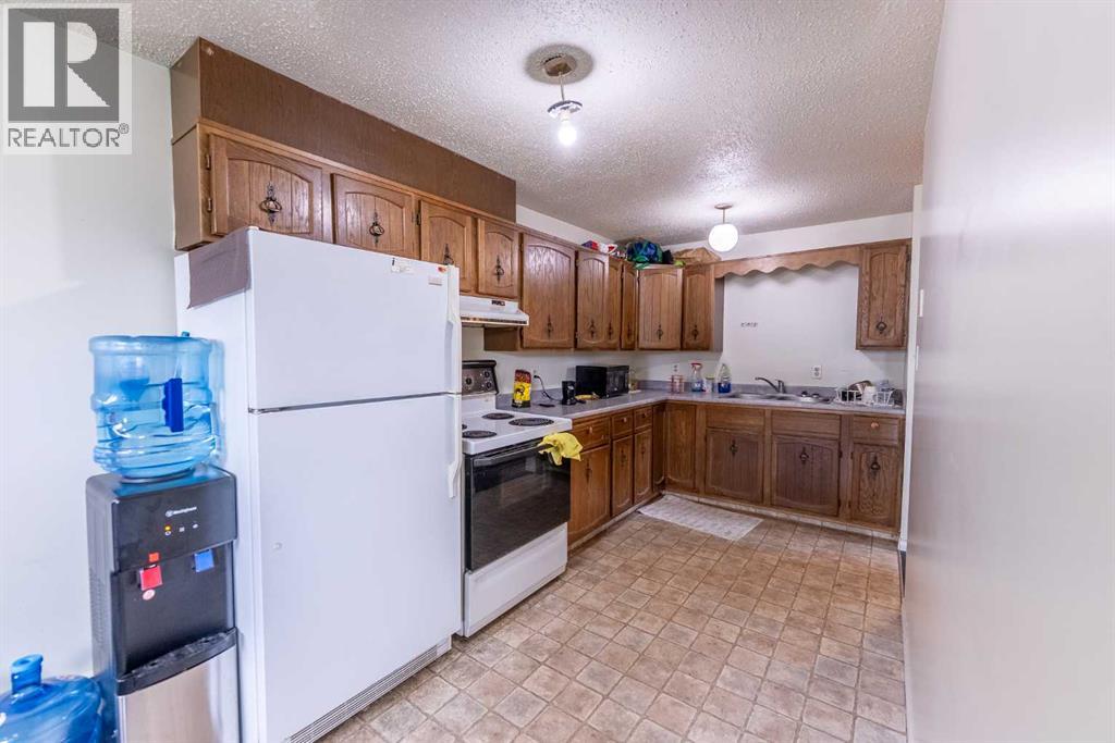 4904 51 Avenue - 47