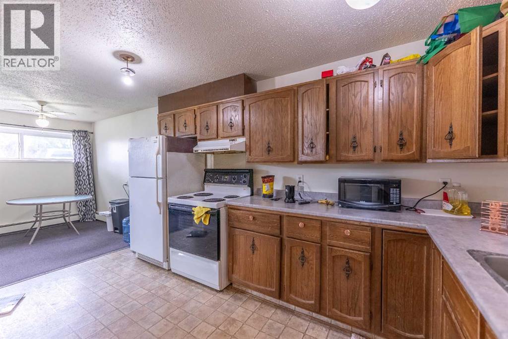 4904 51 Avenue - 48