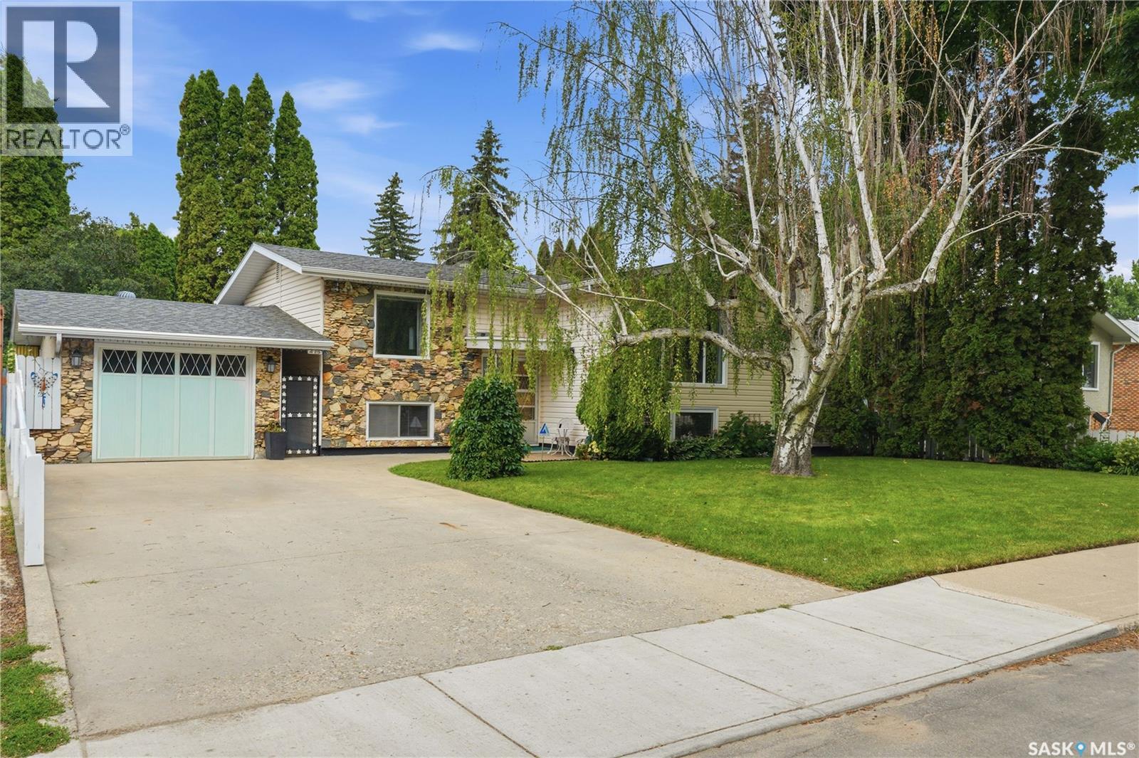 429 Montreal AVENUE S - 1