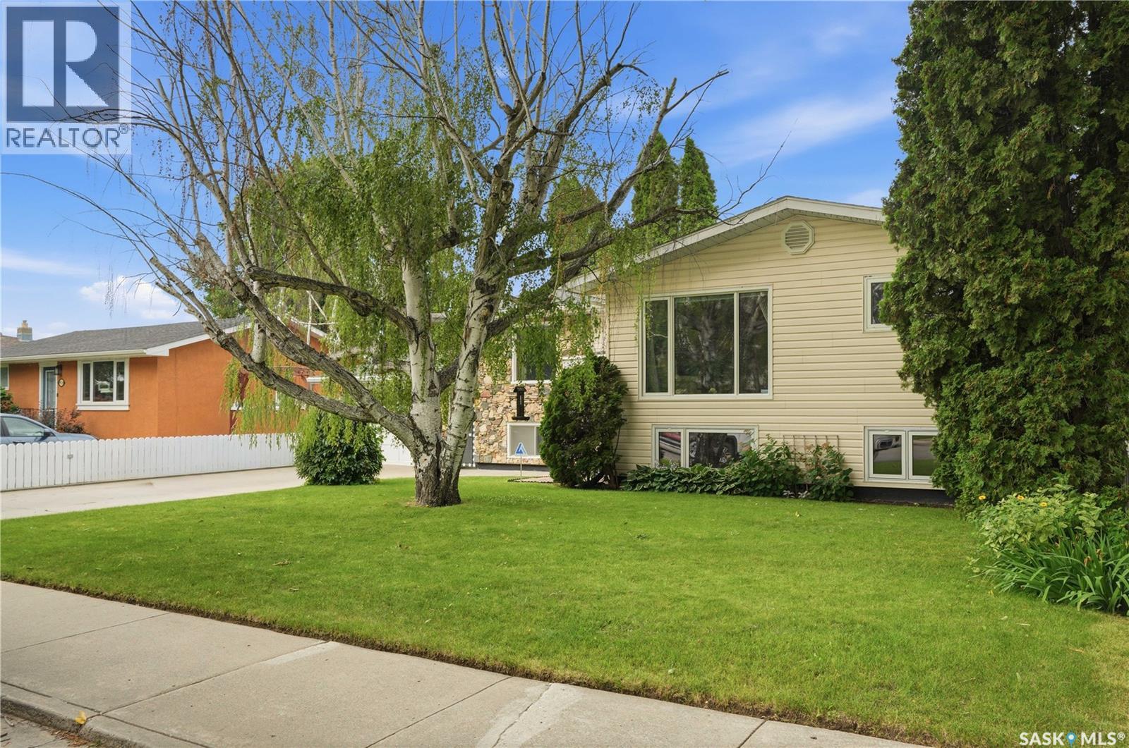 429 Montreal AVENUE S - 2