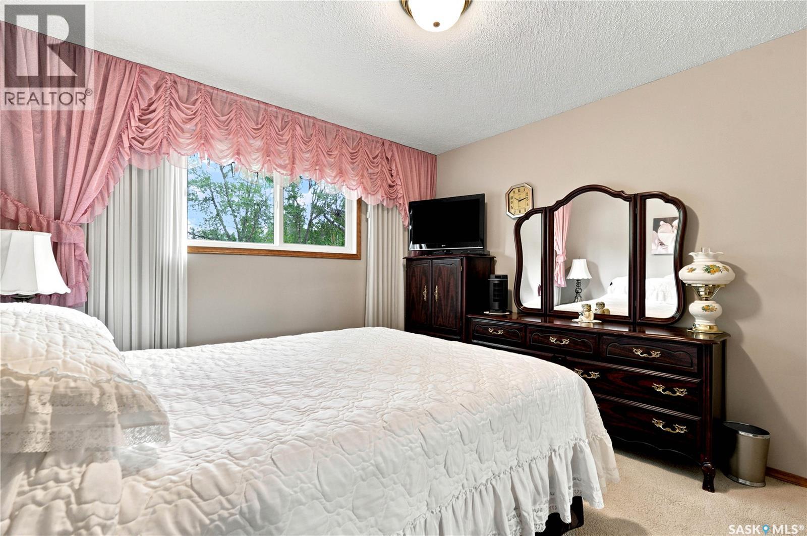 429 Montreal AVENUE S - 23