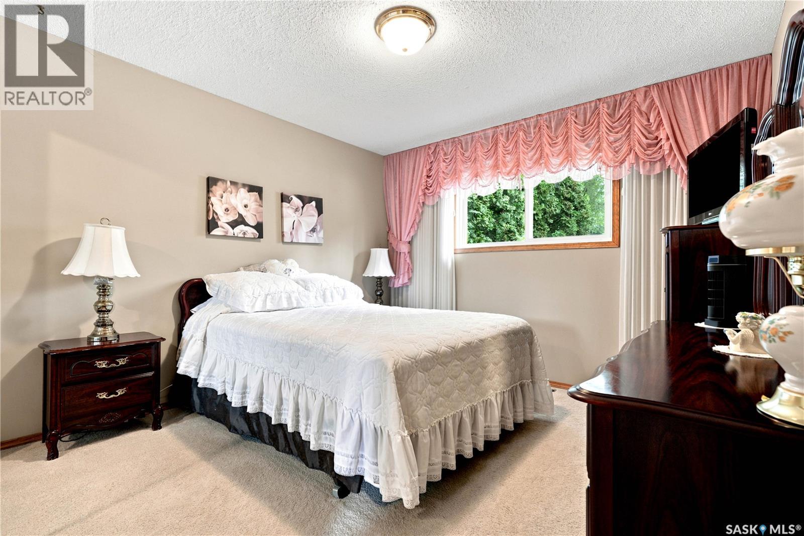429 Montreal AVENUE S - 24