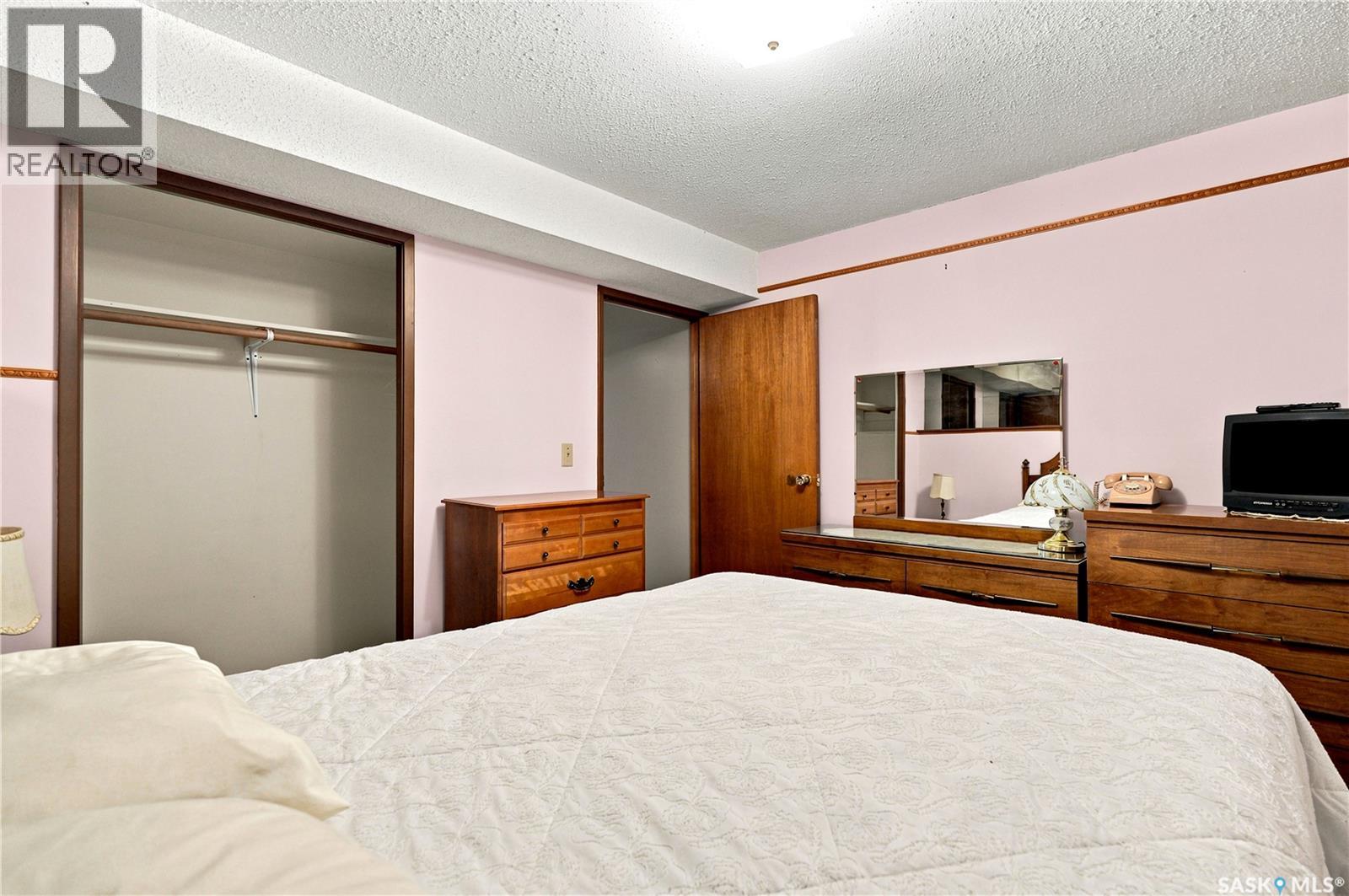 429 Montreal AVENUE S - 34