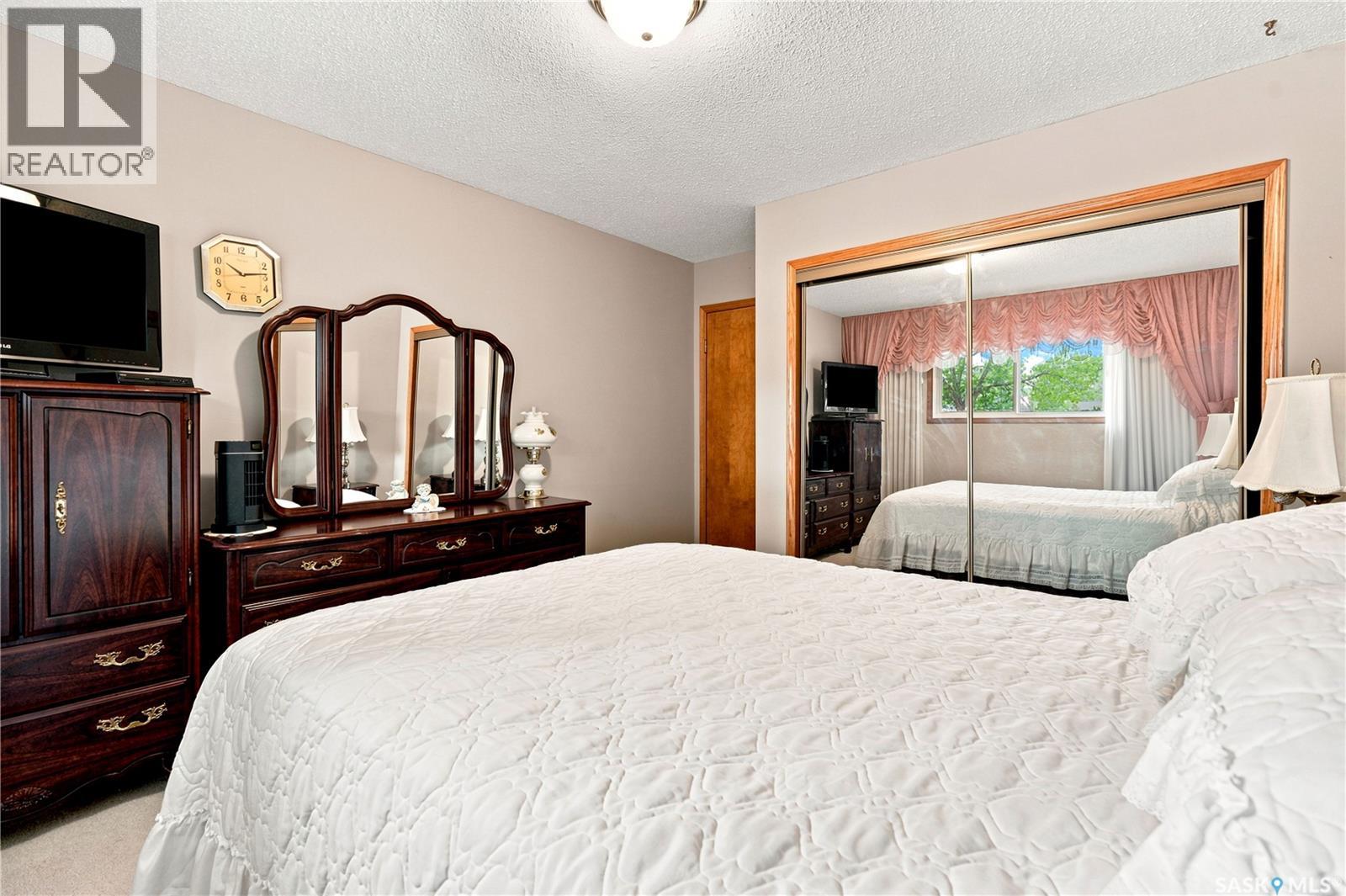 429 Montreal AVENUE S - 35
