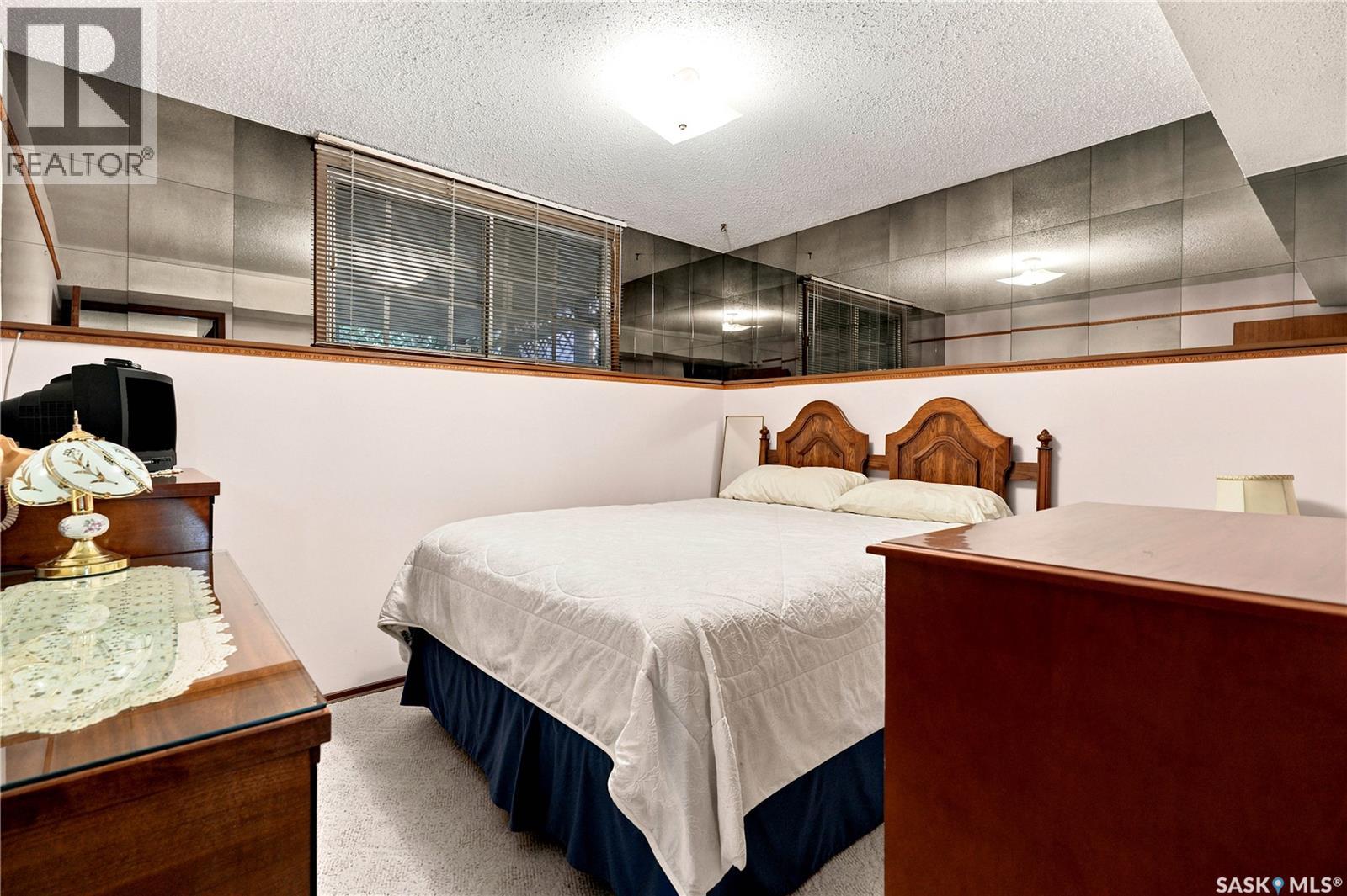 429 Montreal AVENUE S - 36