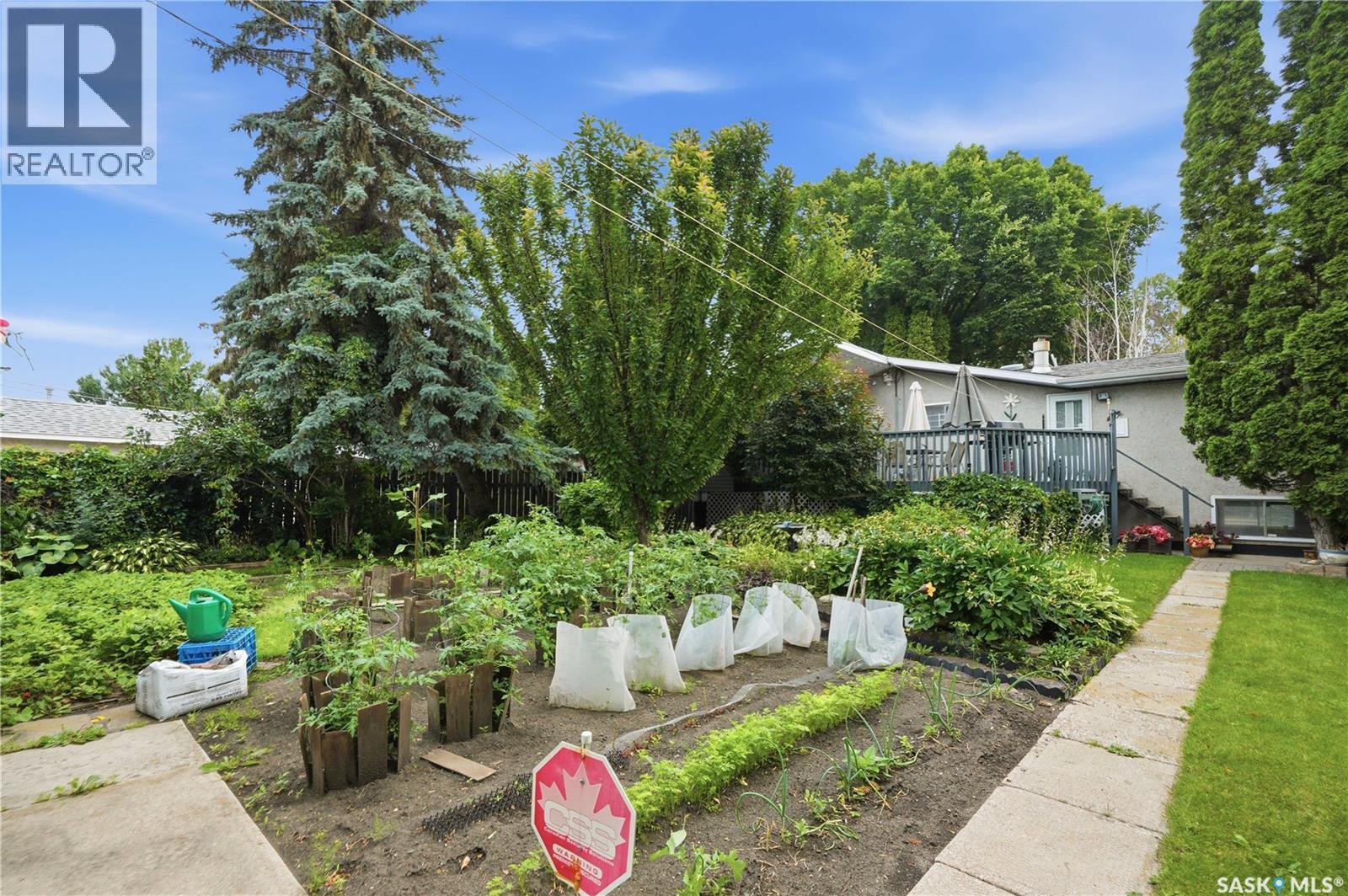 429 Montreal AVENUE S - 51