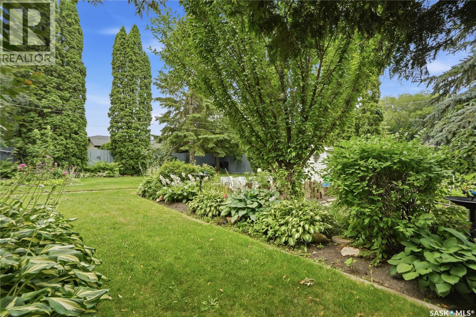 429 Montreal AVENUE S - 52