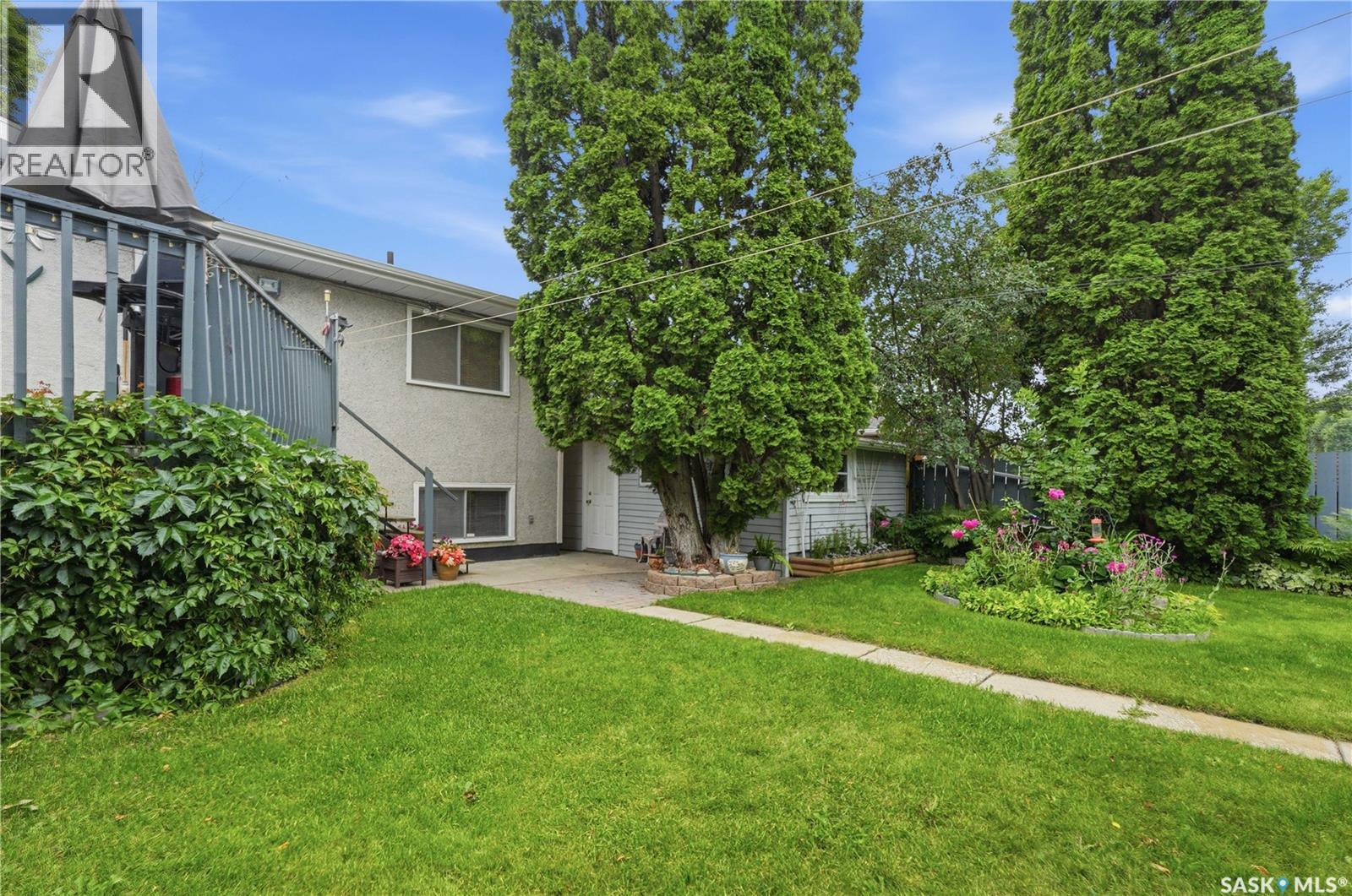 429 Montreal AVENUE S - 53