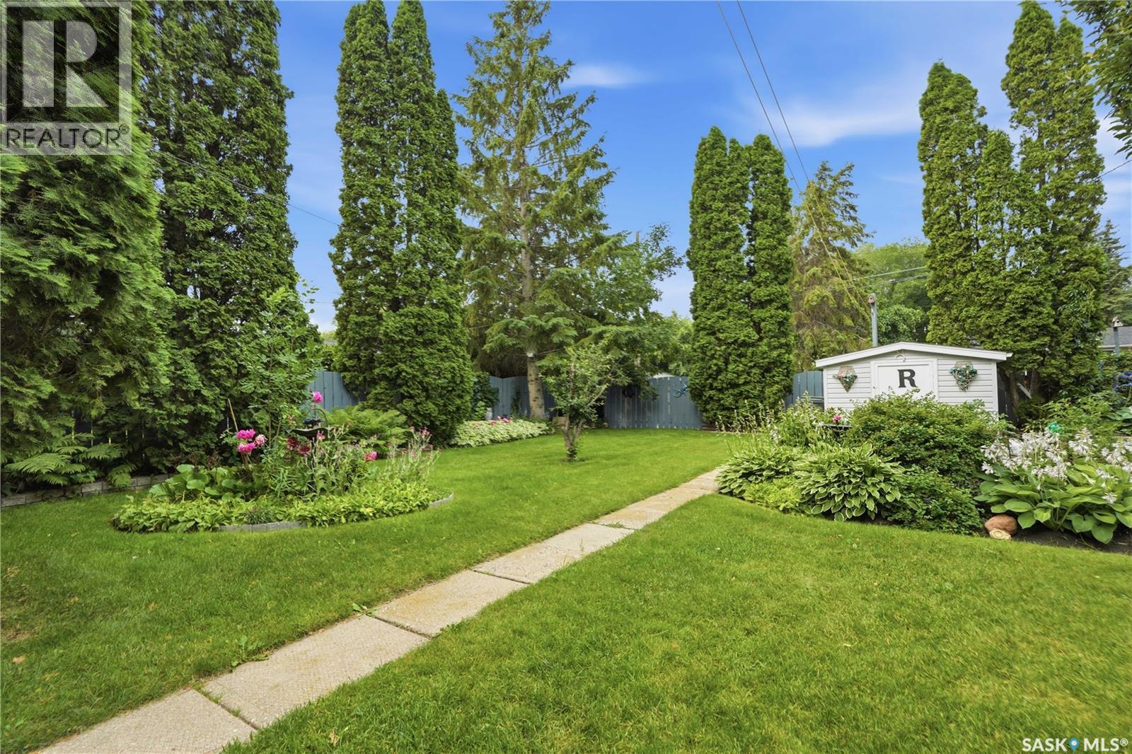 429 Montreal AVENUE S - 54