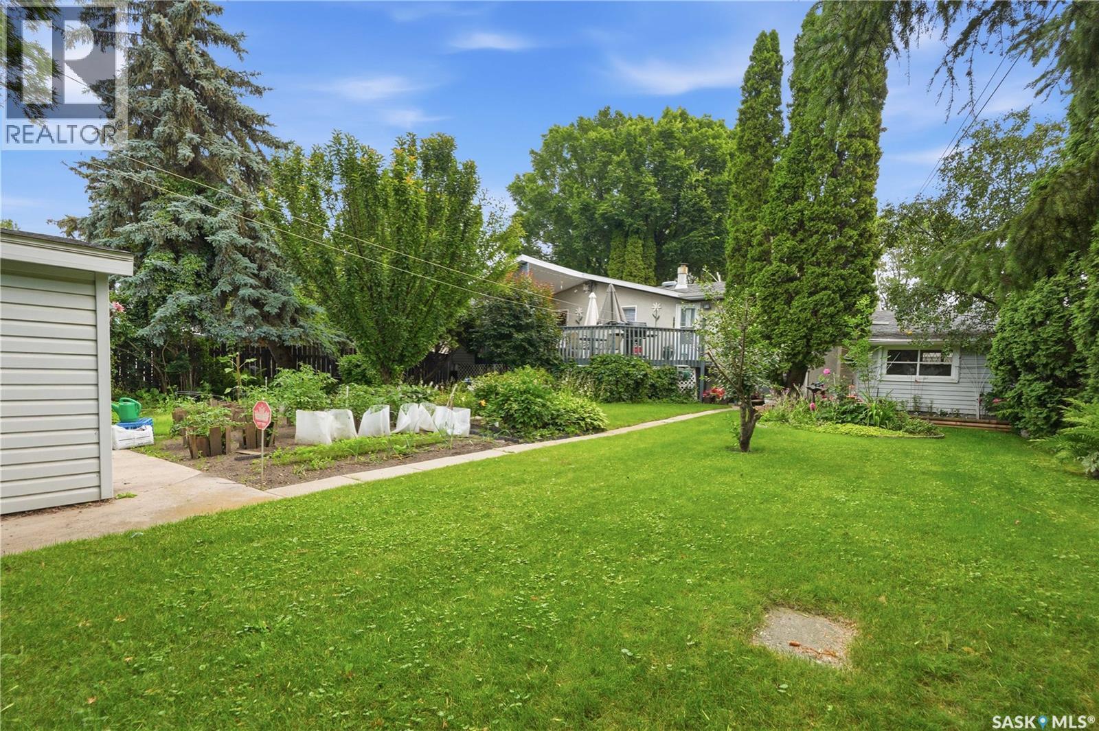 429 Montreal AVENUE S - 56