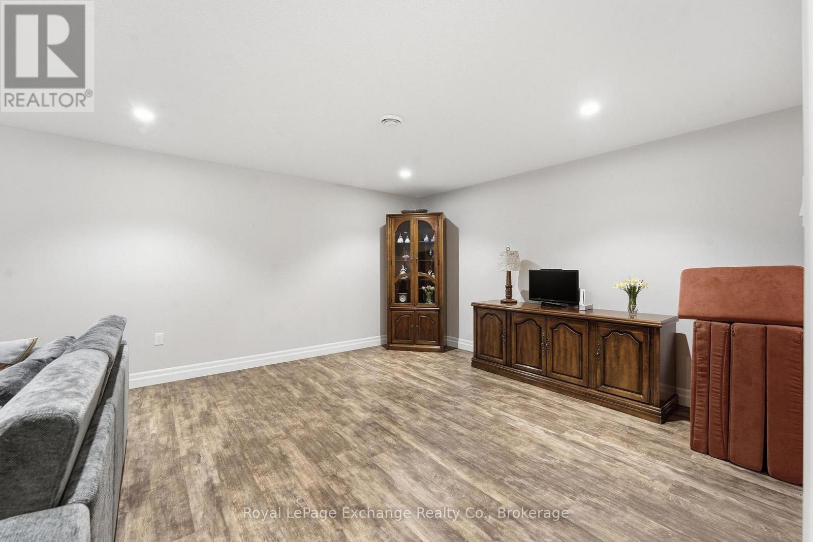 #25 552 DURHAM STREET - Image 35