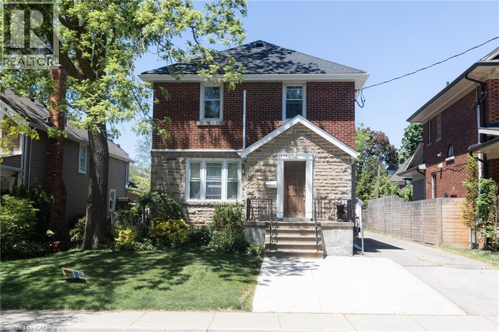 Photo of 1439 CAROLINE Street