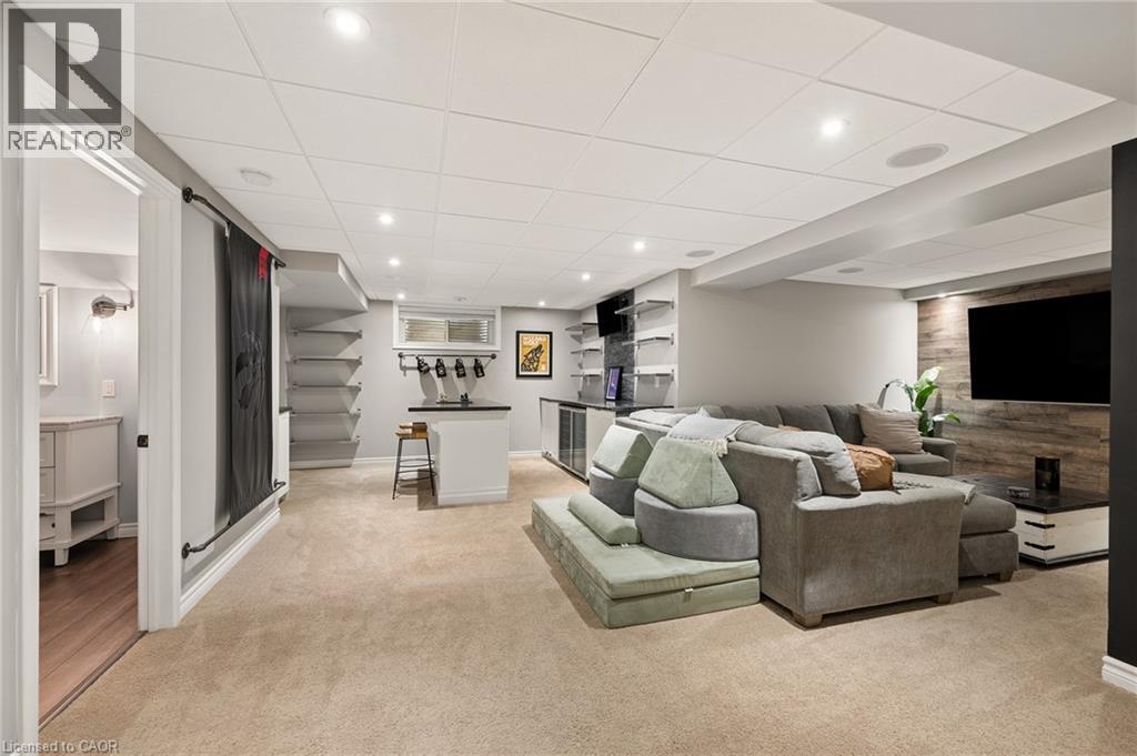 142 MAPLECREST Drive - Image 34