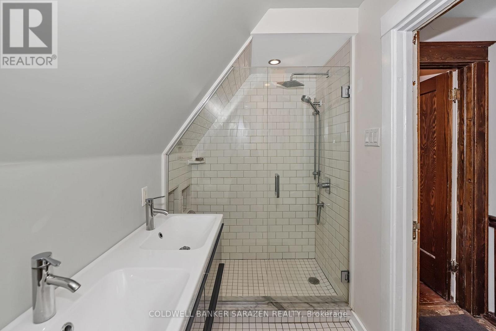 211 B MELROSE AVENUE - 31