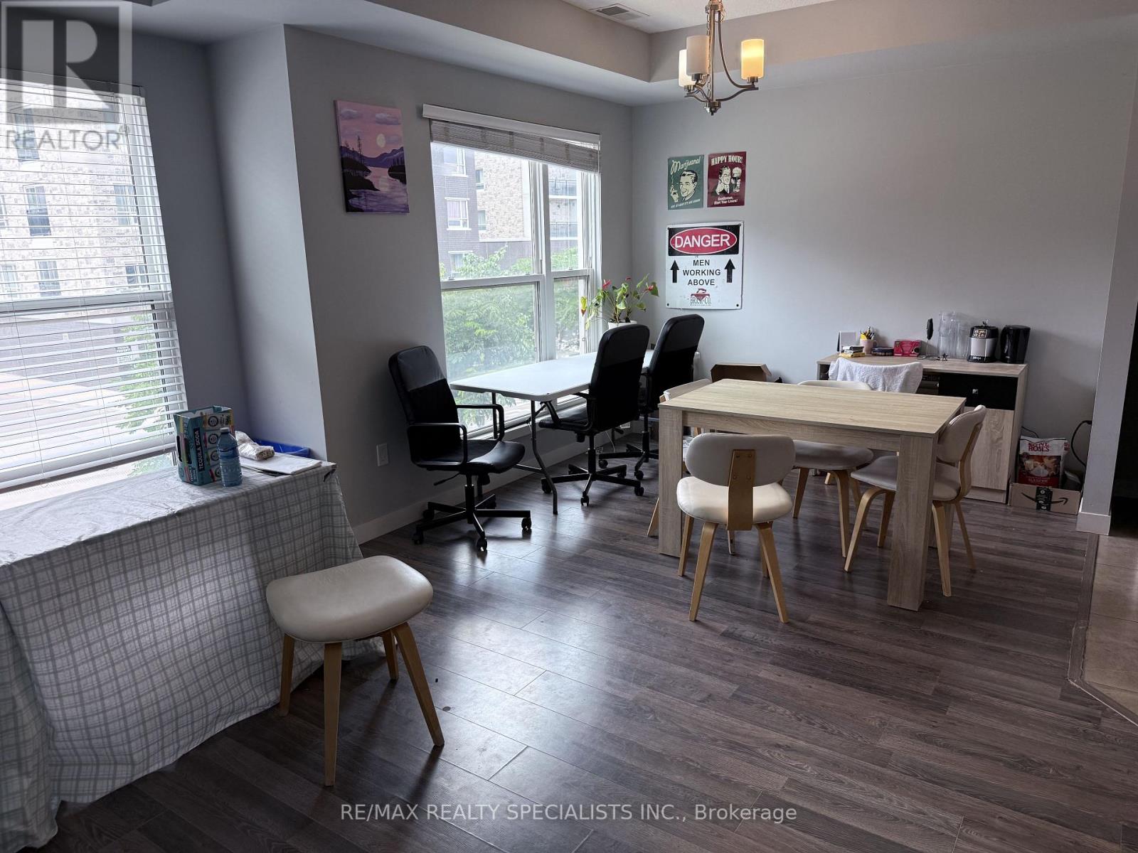 T210 - 62 BALSAM STREET — photo 3