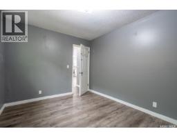 Living room - 717 Montague Street, Regina, SK S4T3H1 Photo 11