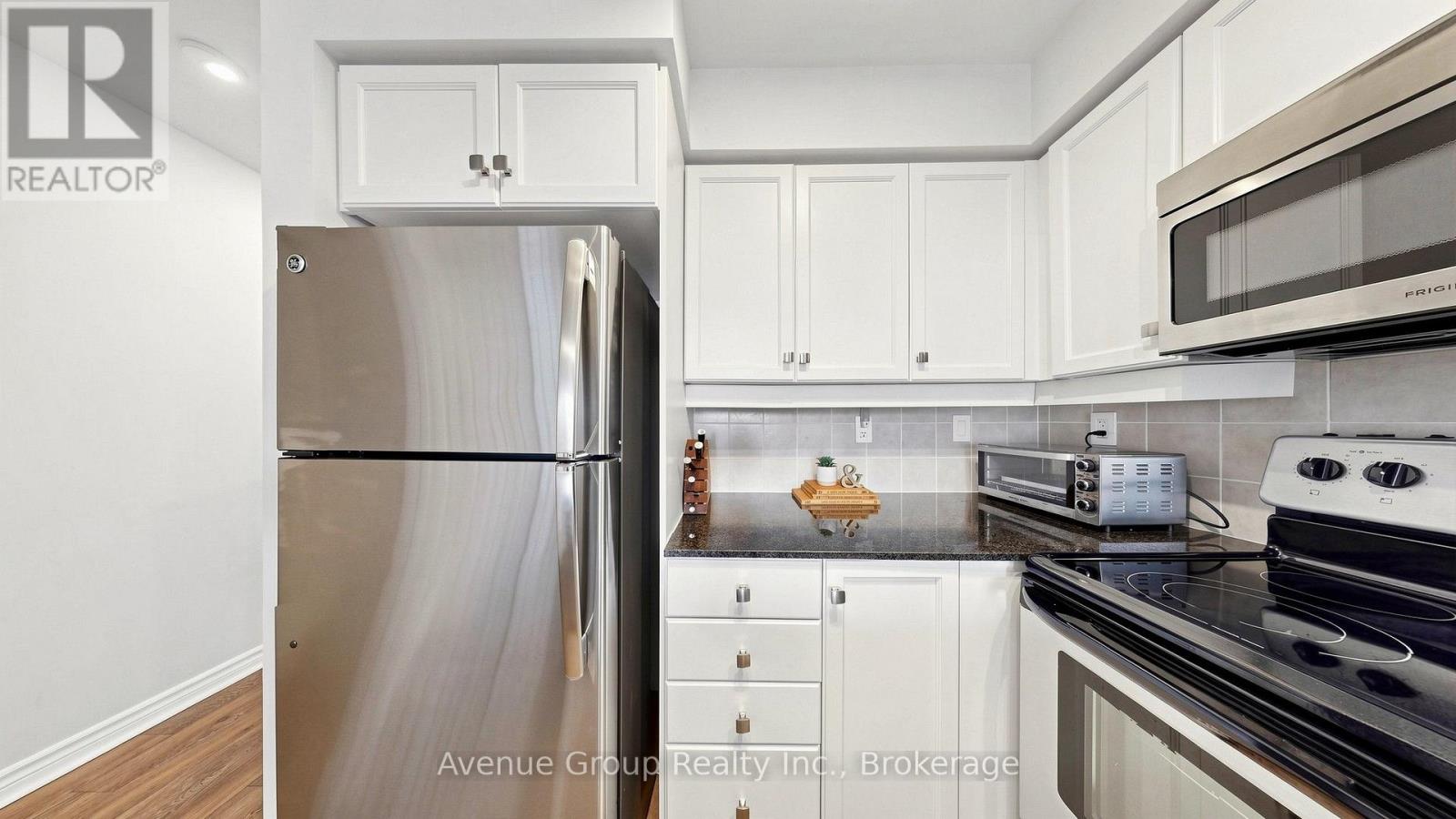 #513 19 BARBERRY PLACE - 11