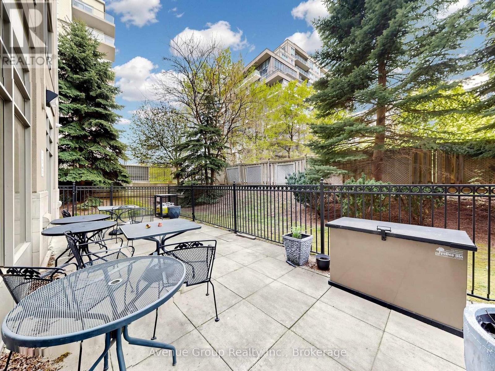 #513 19 BARBERRY PLACE - 23