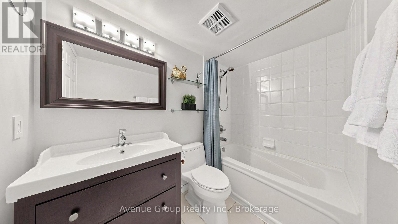 #513 19 BARBERRY PLACE - 16