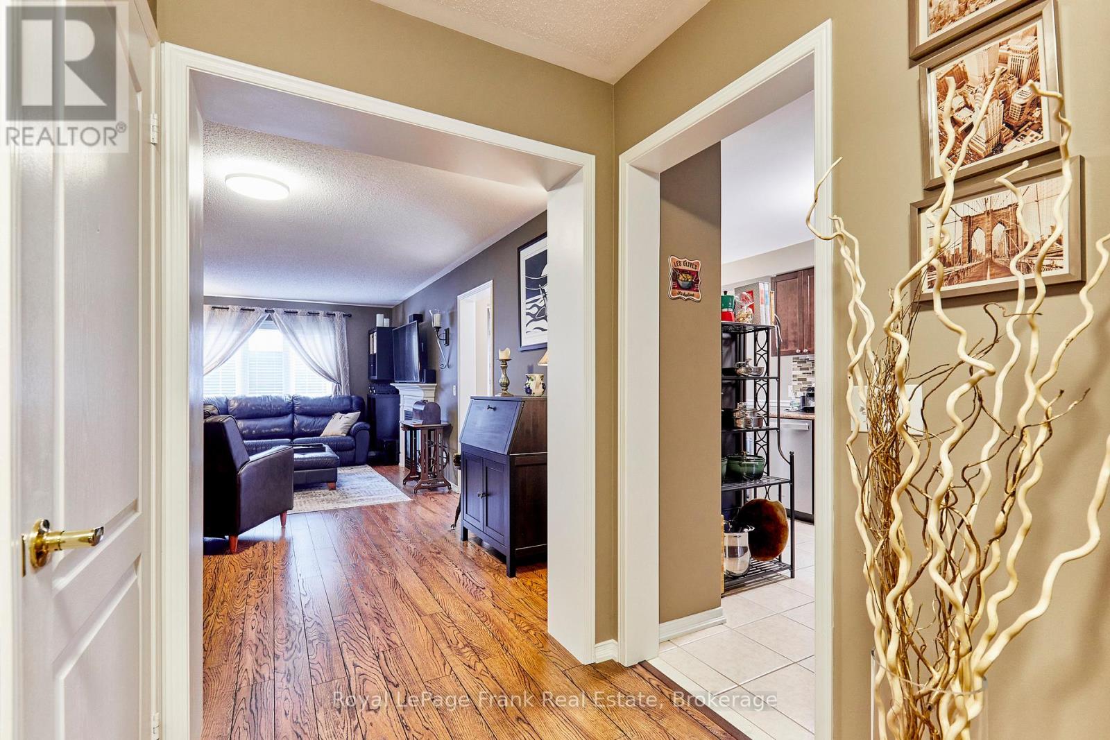 10 LANDER CRESCENT - 11