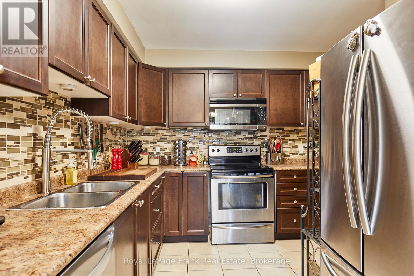 10 LANDER CRESCENT - 12