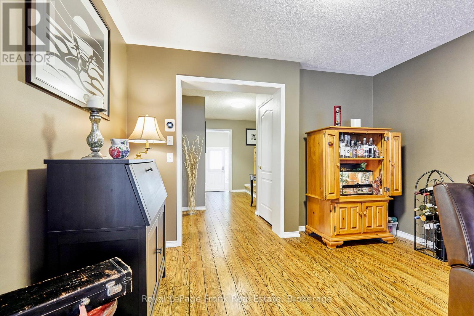 10 LANDER CRESCENT - 17