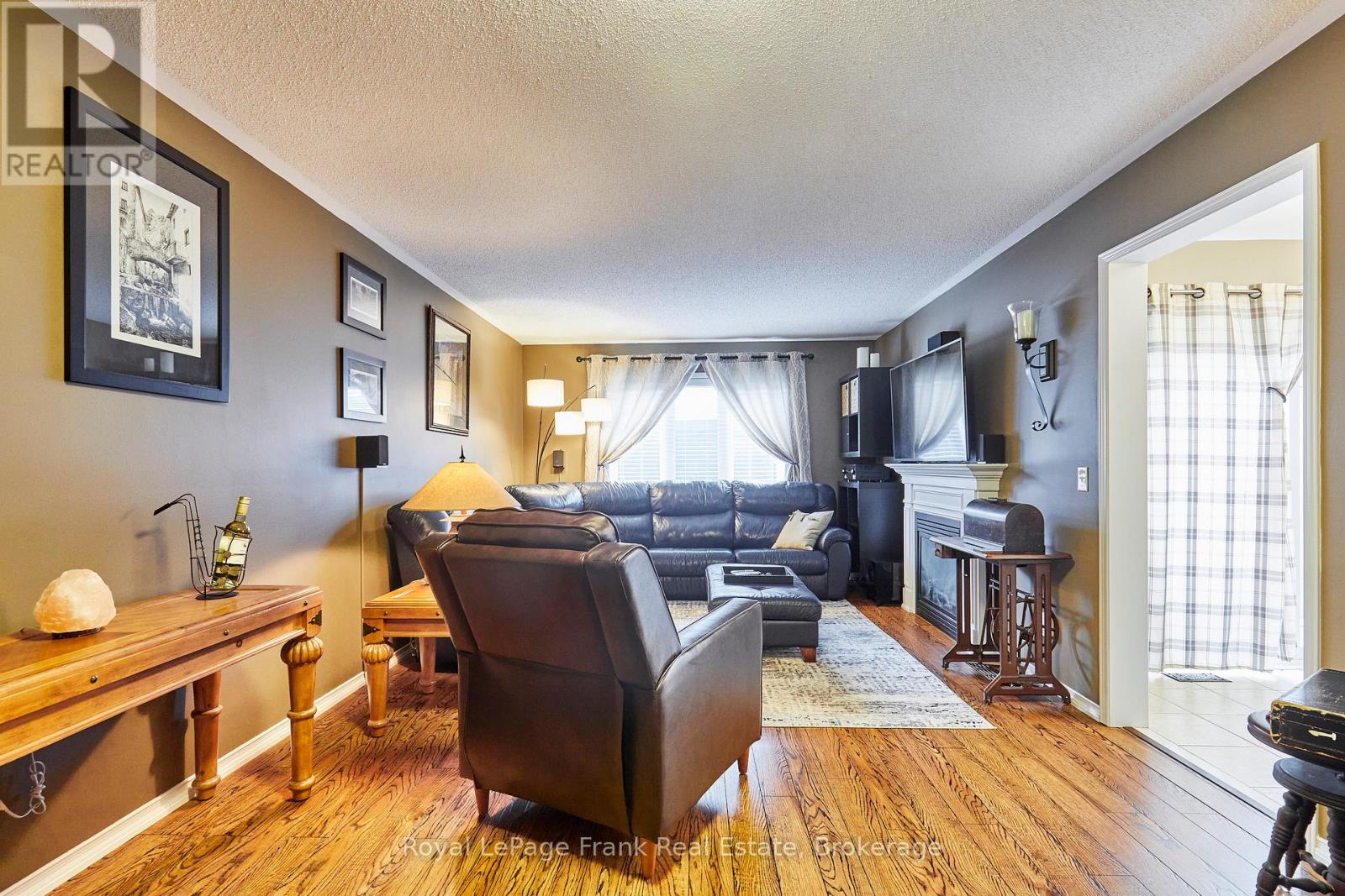 10 LANDER CRESCENT - 19