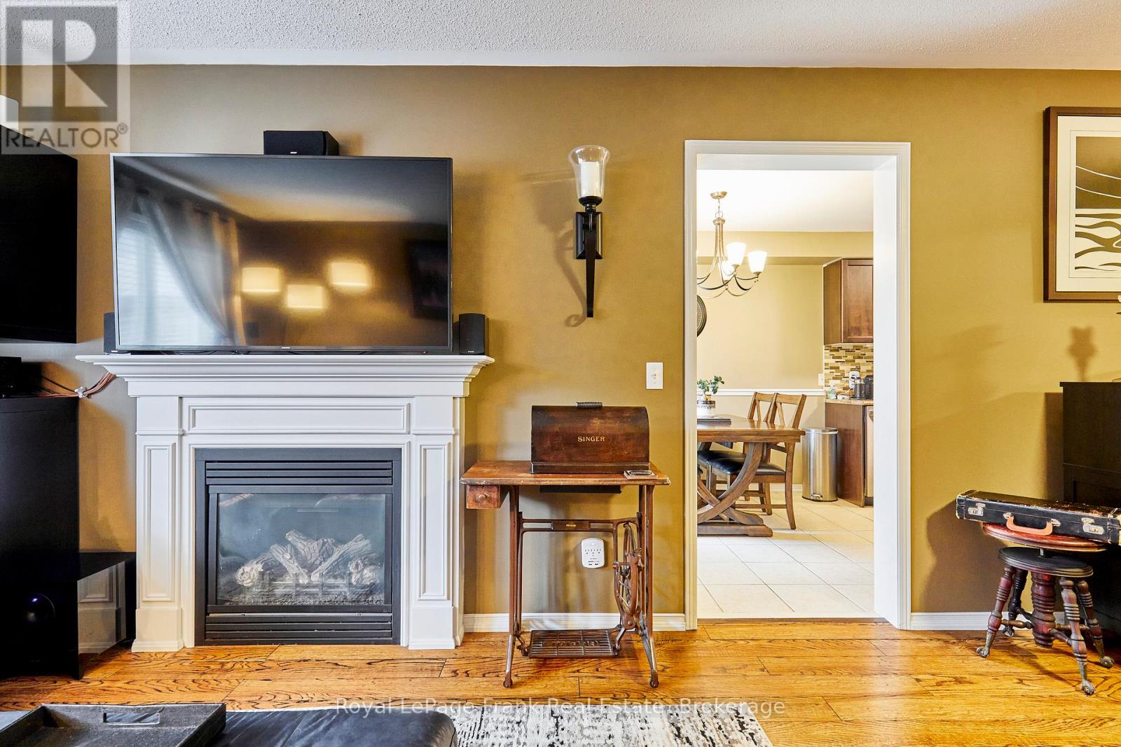 10 LANDER CRESCENT - 21