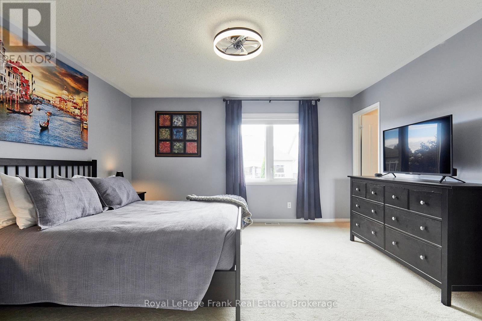 10 LANDER CRESCENT - 24
