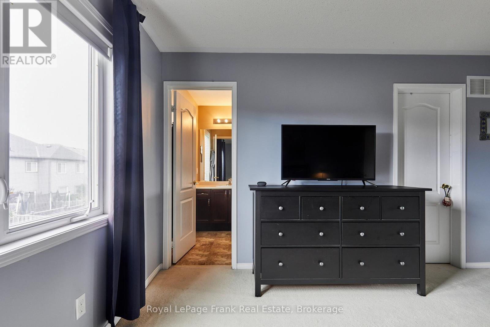 10 LANDER CRESCENT - 25