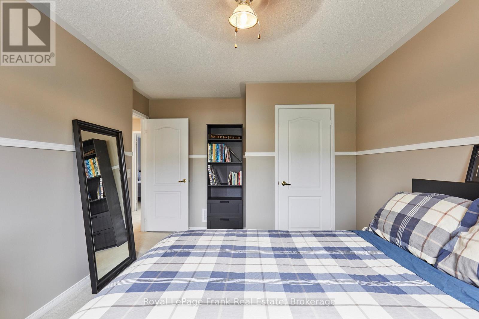 10 LANDER CRESCENT - 31