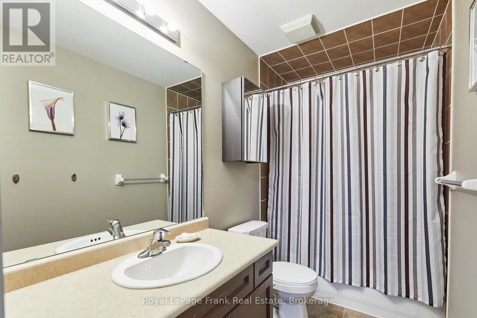 10 LANDER CRESCENT - 32