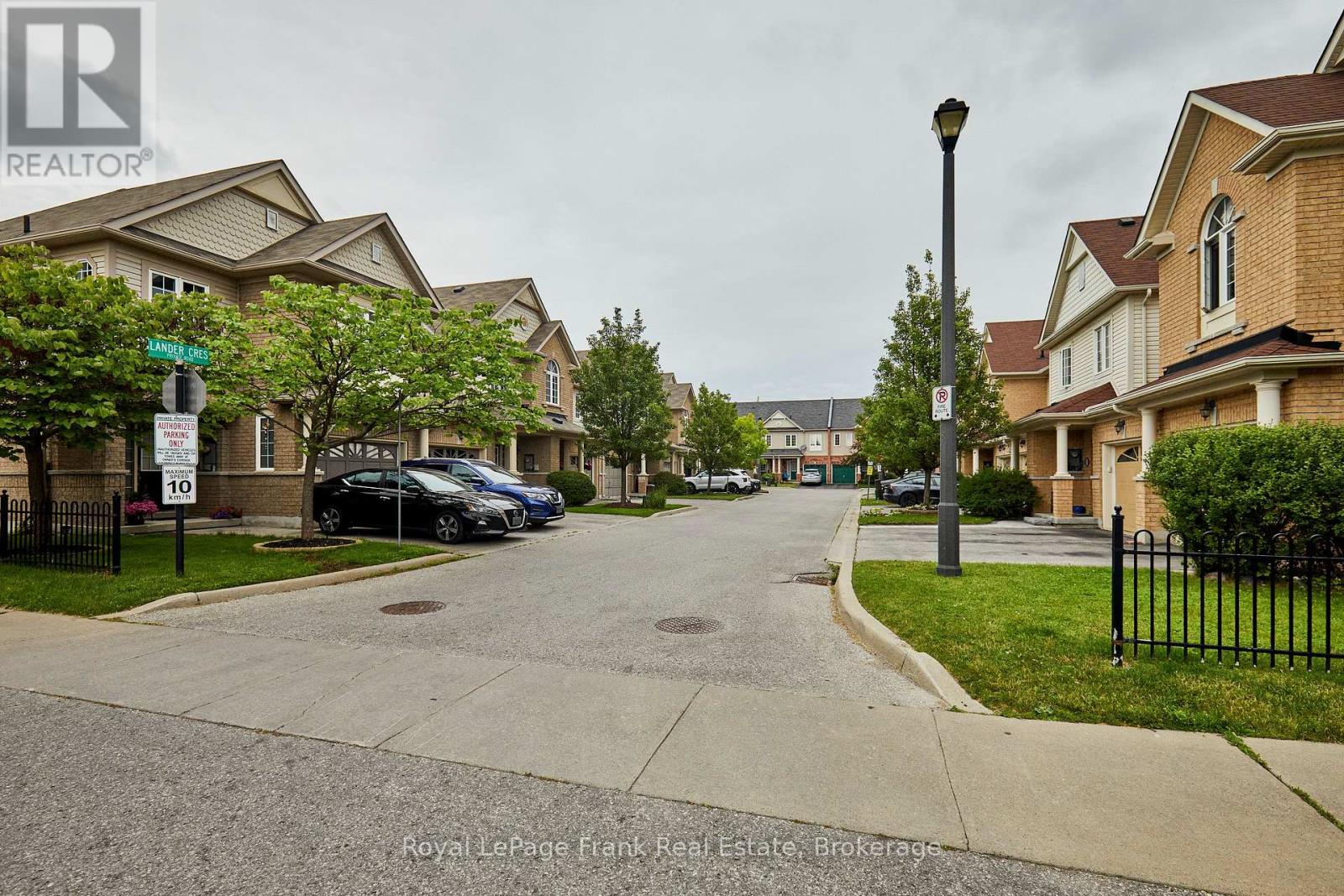 10 LANDER CRESCENT - 40