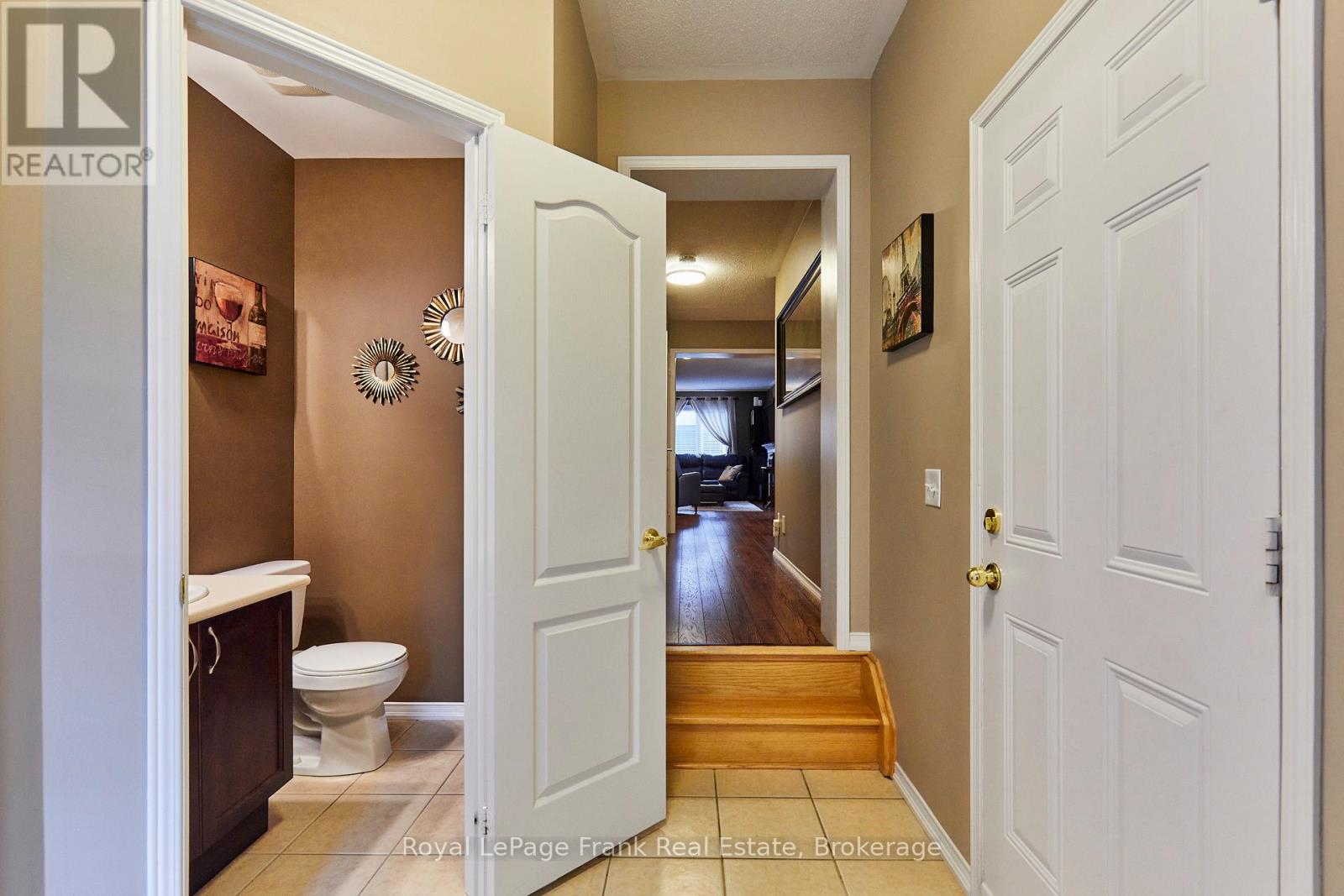 10 LANDER CRESCENT - 7