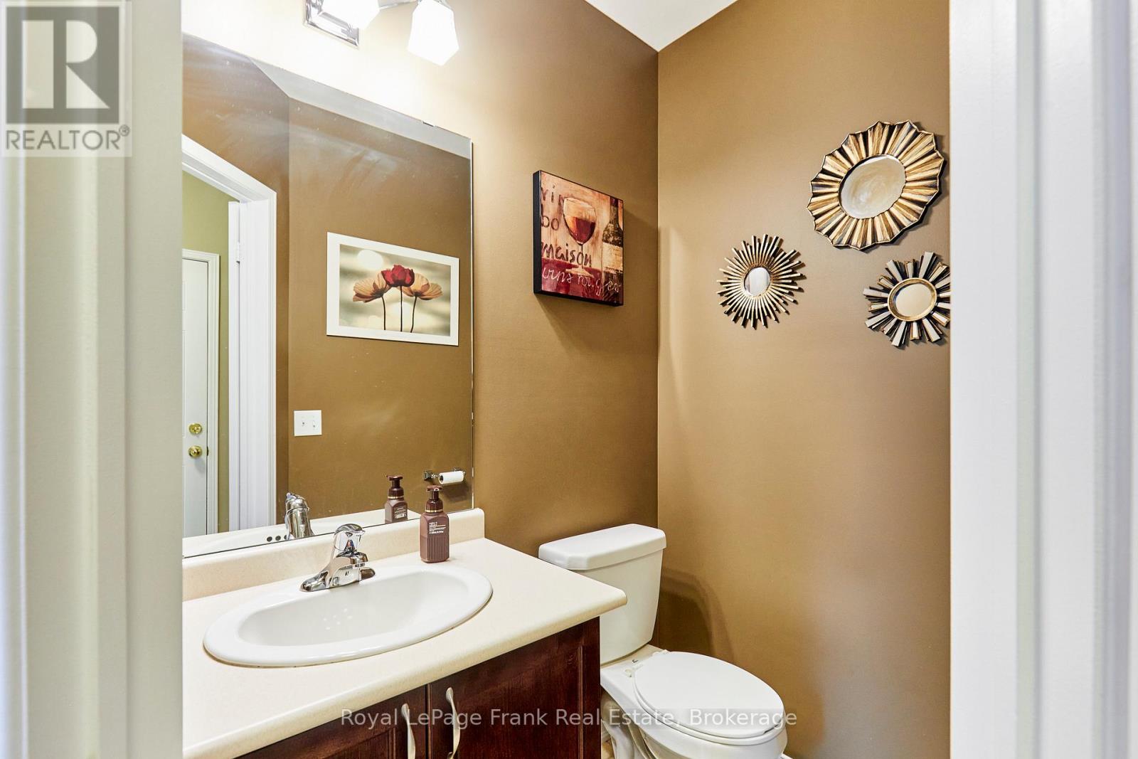 10 LANDER CRESCENT - 8