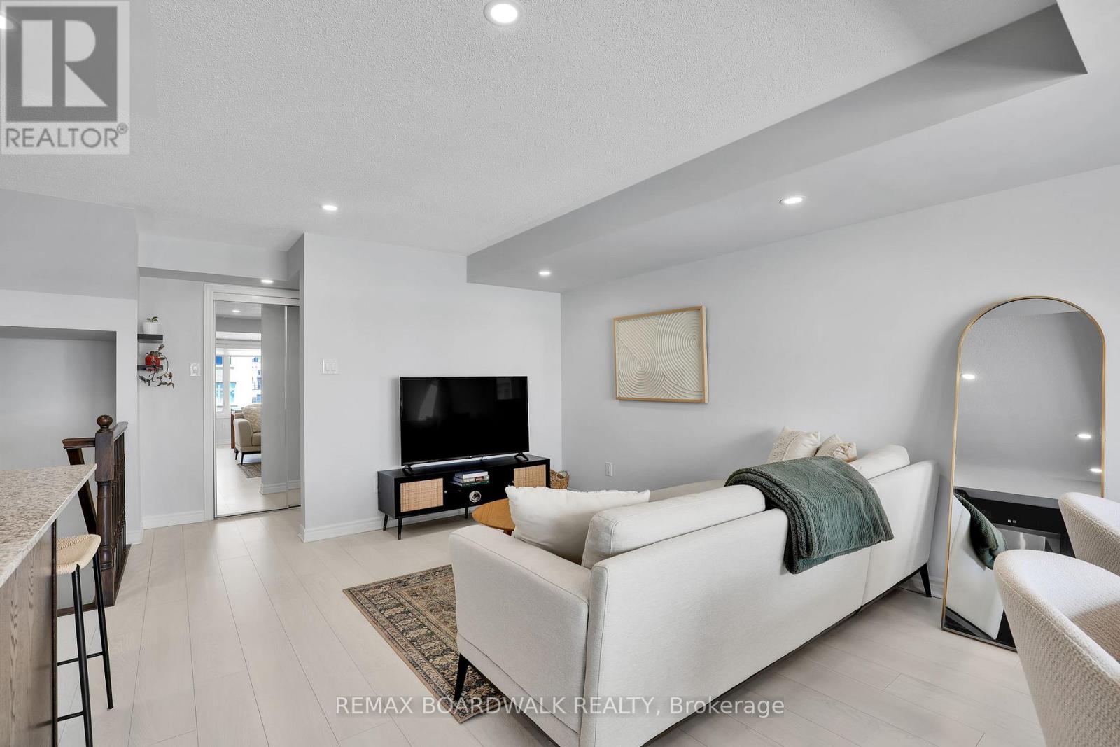810 MIKINAK ROAD - 11