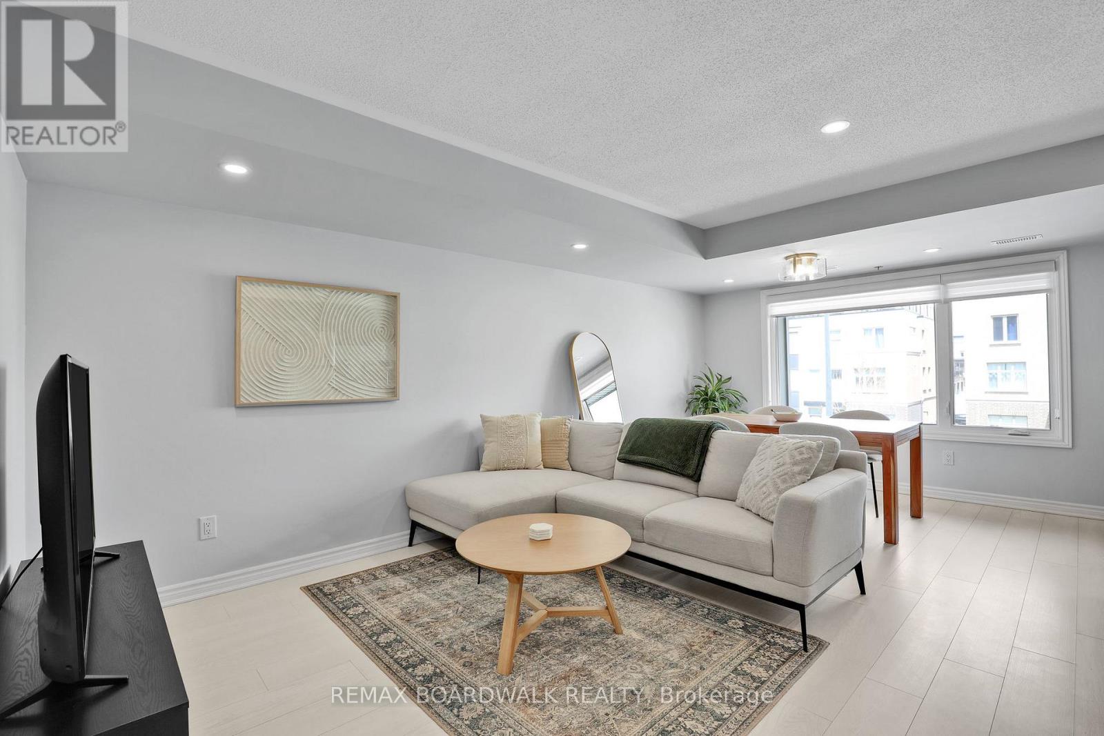 810 MIKINAK ROAD - 12